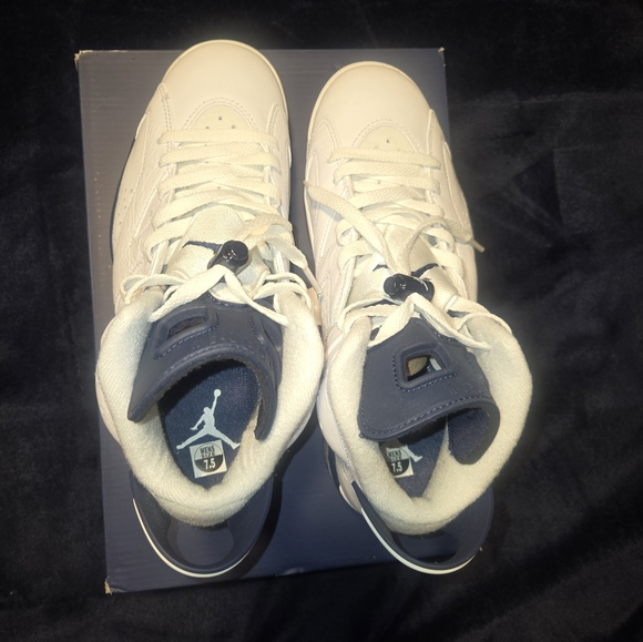 Jordan 6s size 7 1/2 mens - Picture 3 of 4